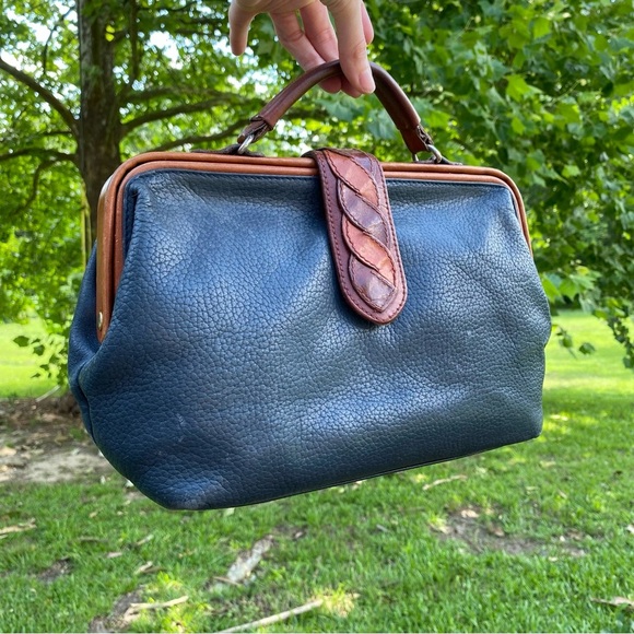 Vintage Giani Bernini Navy Blue/Warm Brown Leather Doctor’s Handbag - Picture 1 of 6